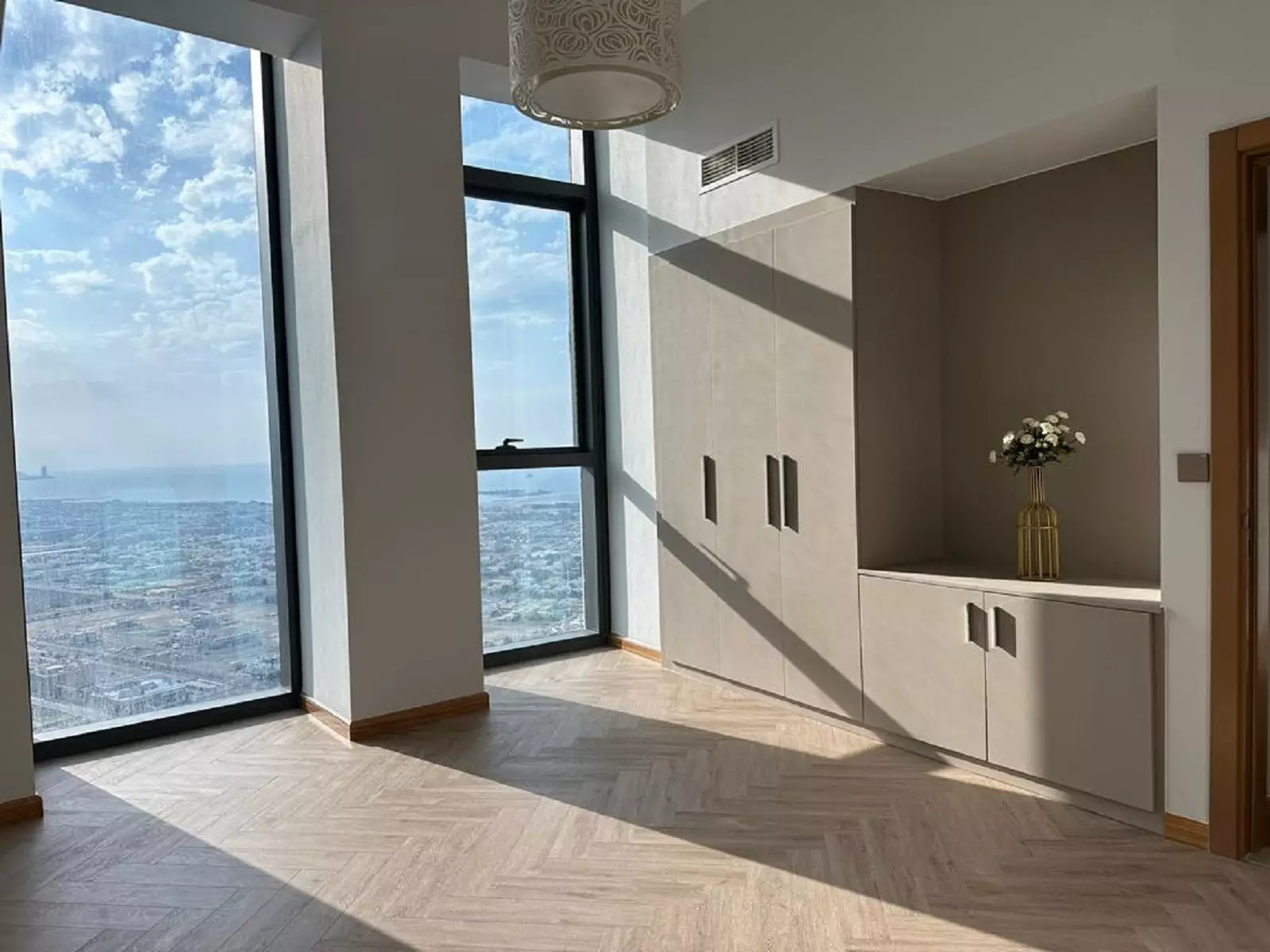 Burj Vista 1