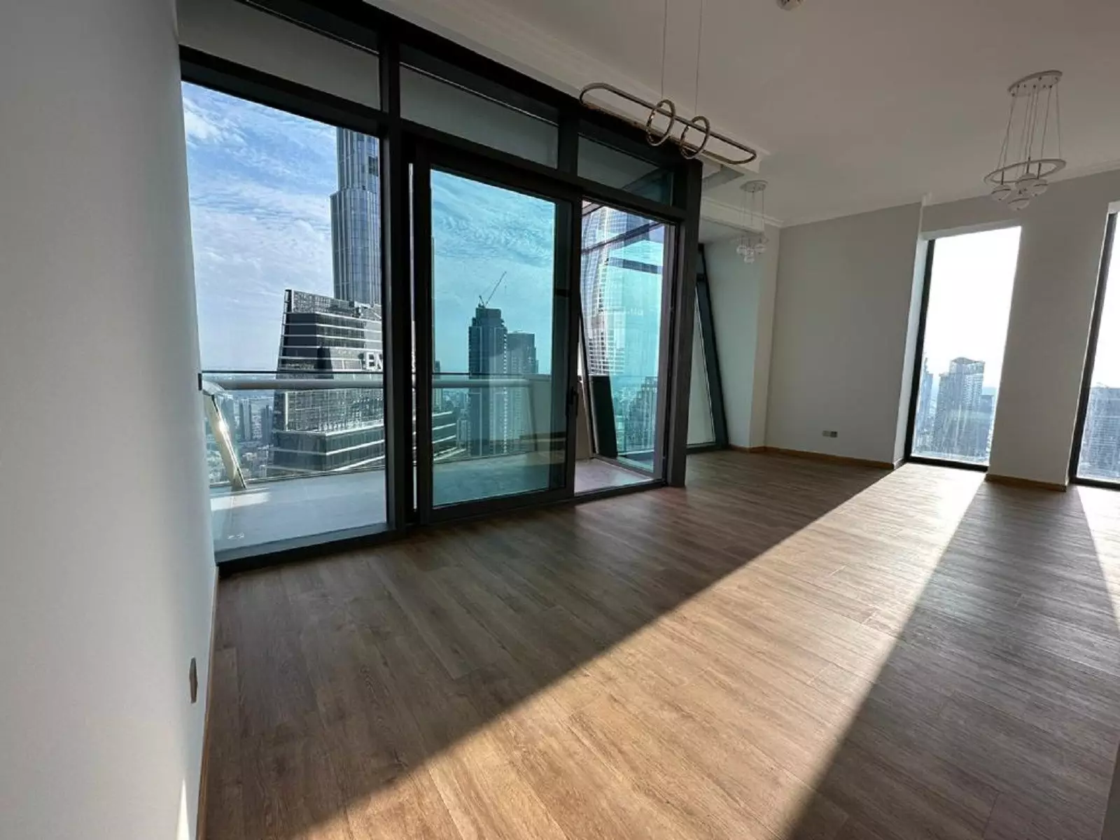 Burj Vista 1